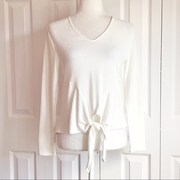 NWT Francesca's Jun & Ivy Ivory V-Neck Tie Front Top - Picture 1 of 16